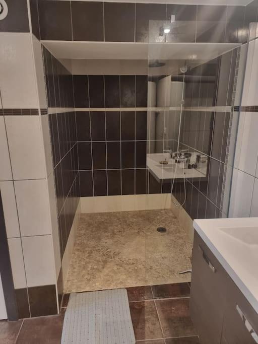 Appartement En Centre-Ville Aurillac Exteriör bild